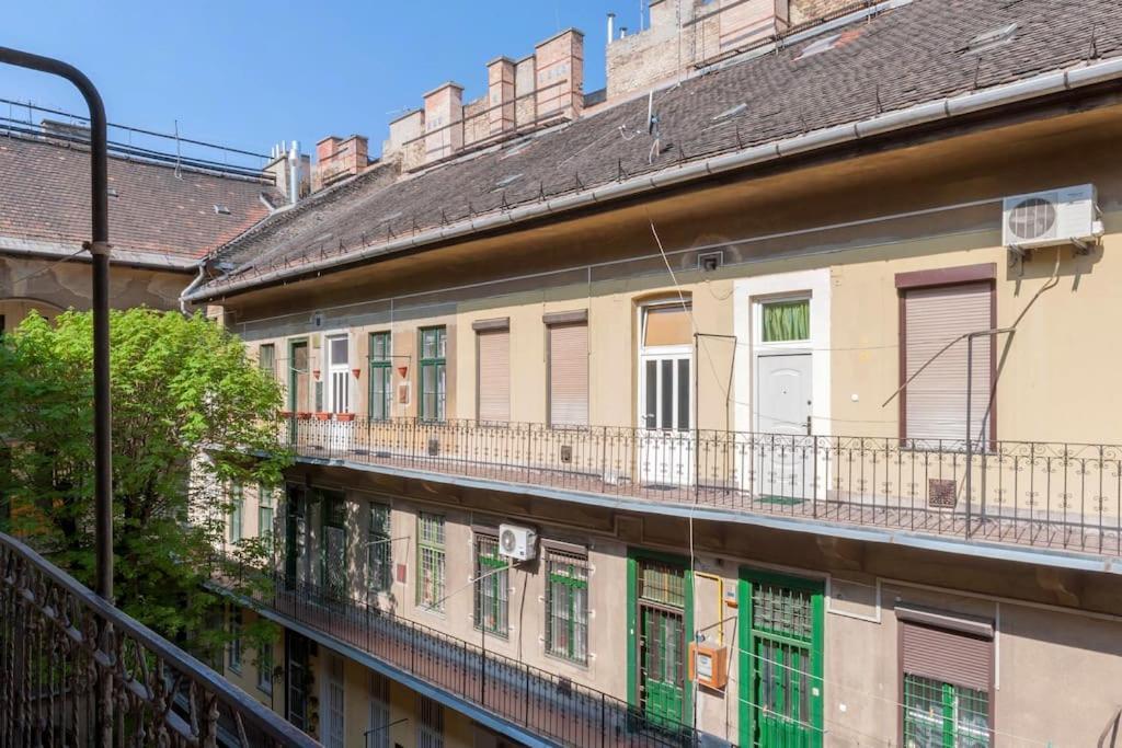 Apartamento Dora's Calm Nest Over The Chestnut Tree *