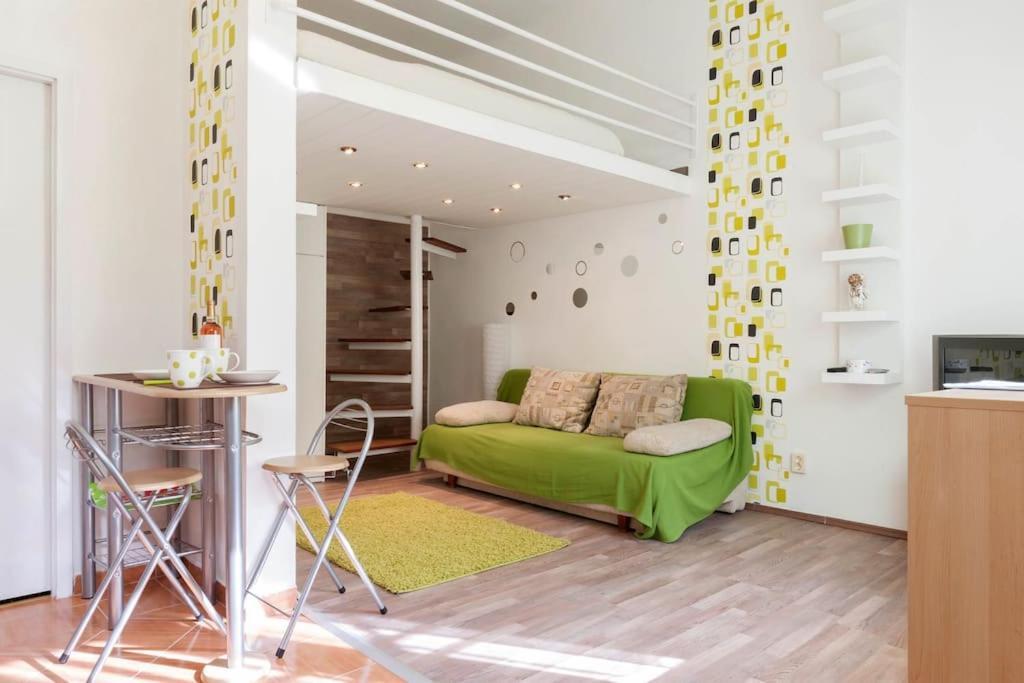 Dora's Calm Nest Over The Chestnut Tree Apartamento